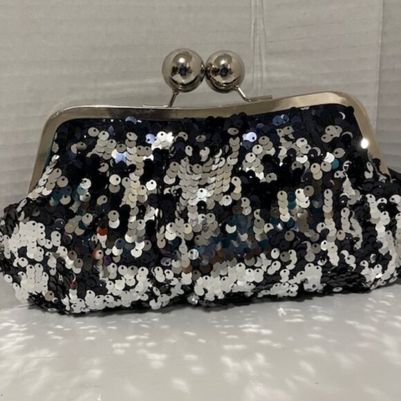 Sequined evening clutch. - Picture 1 of 3